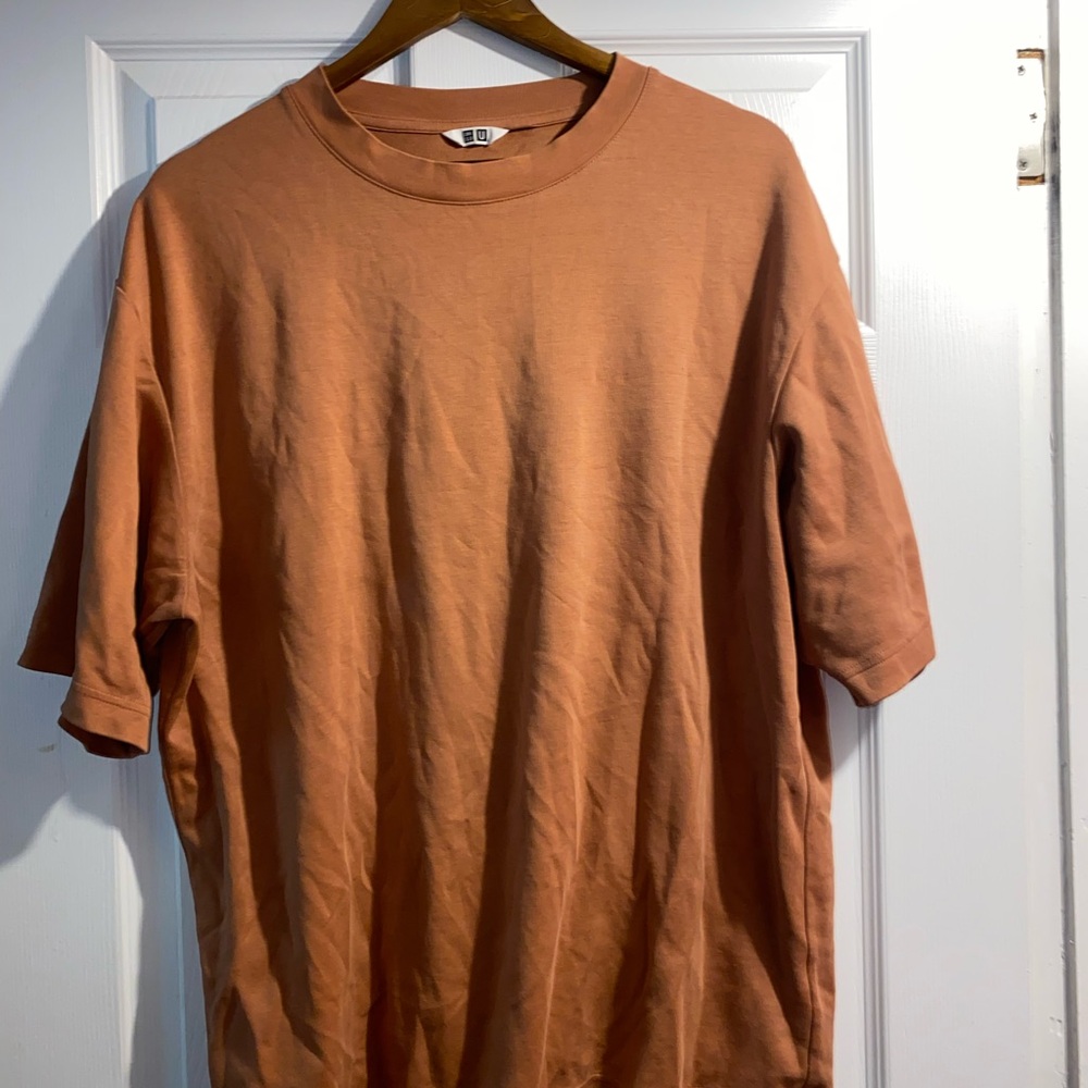 Uniqlo Men's Short Sleeve Tee in Rust
